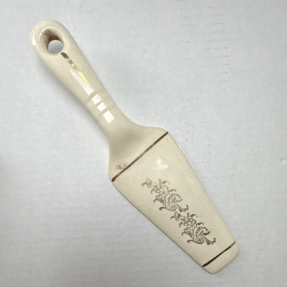 Vintage Ivory Crackle Ceramic Pie Cake Server Metallic Gold Floral Scroll Design